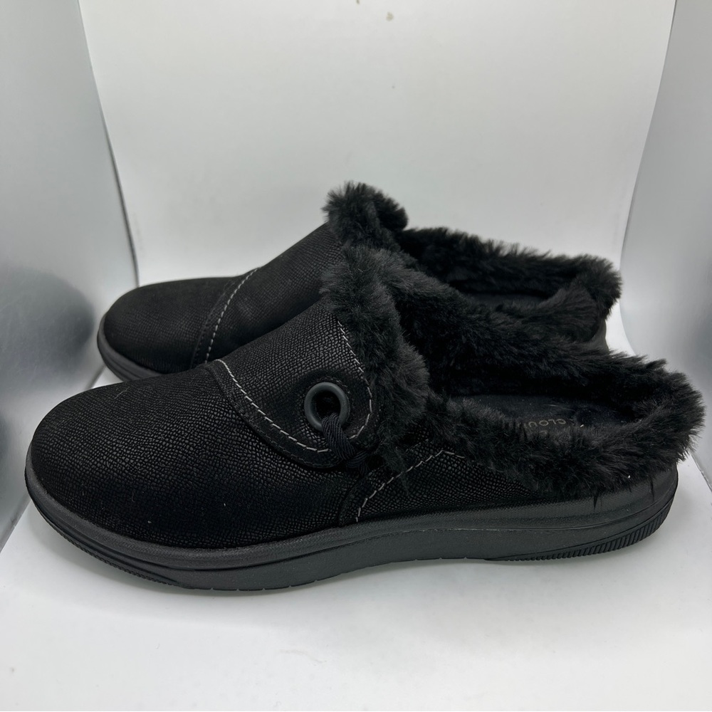 Women’s Clarks Slip-On Shoes Size 7